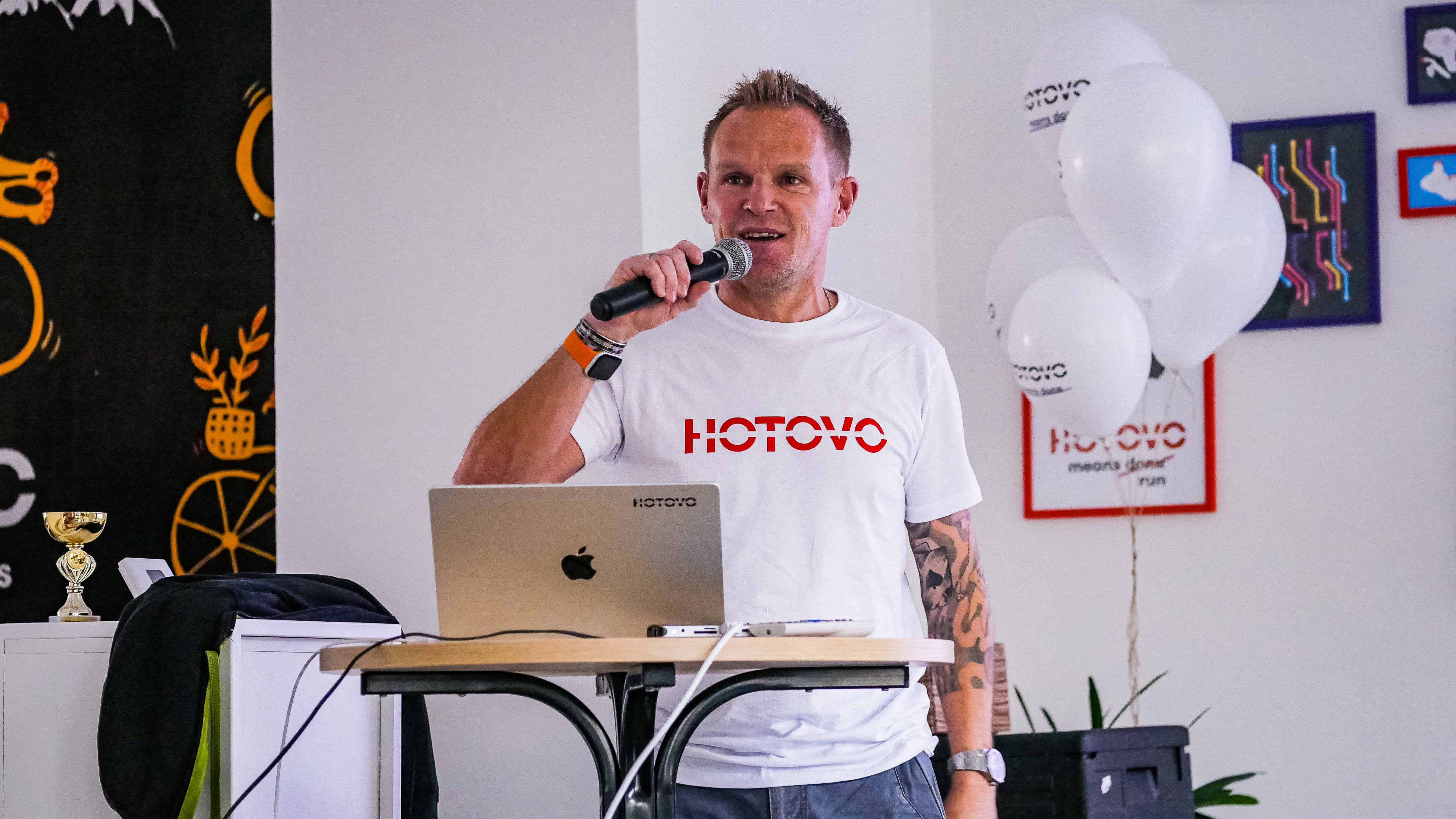 Mark with mic Hotovo